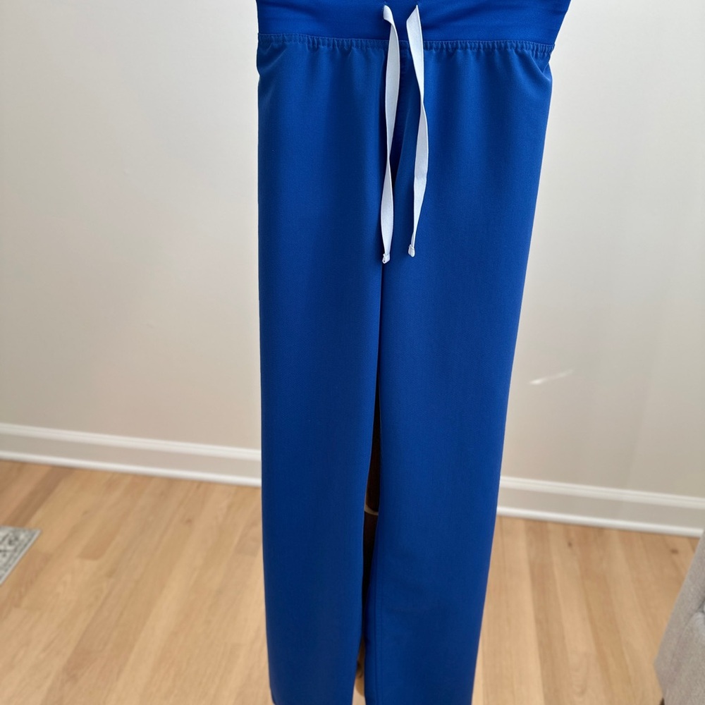 FIGS Women’s Livingston Scrub Pants